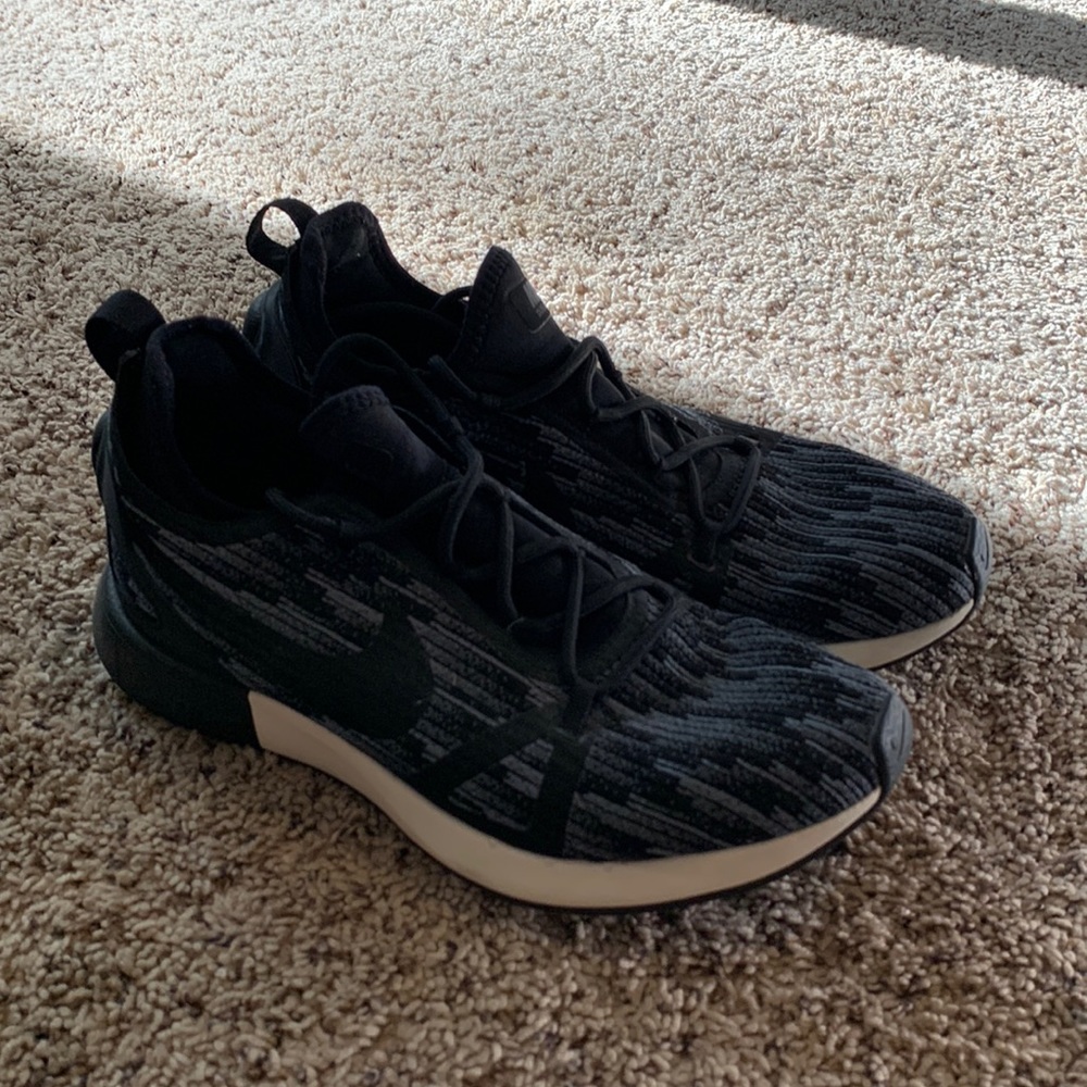 Men’s size 8.5 Nike duel racer